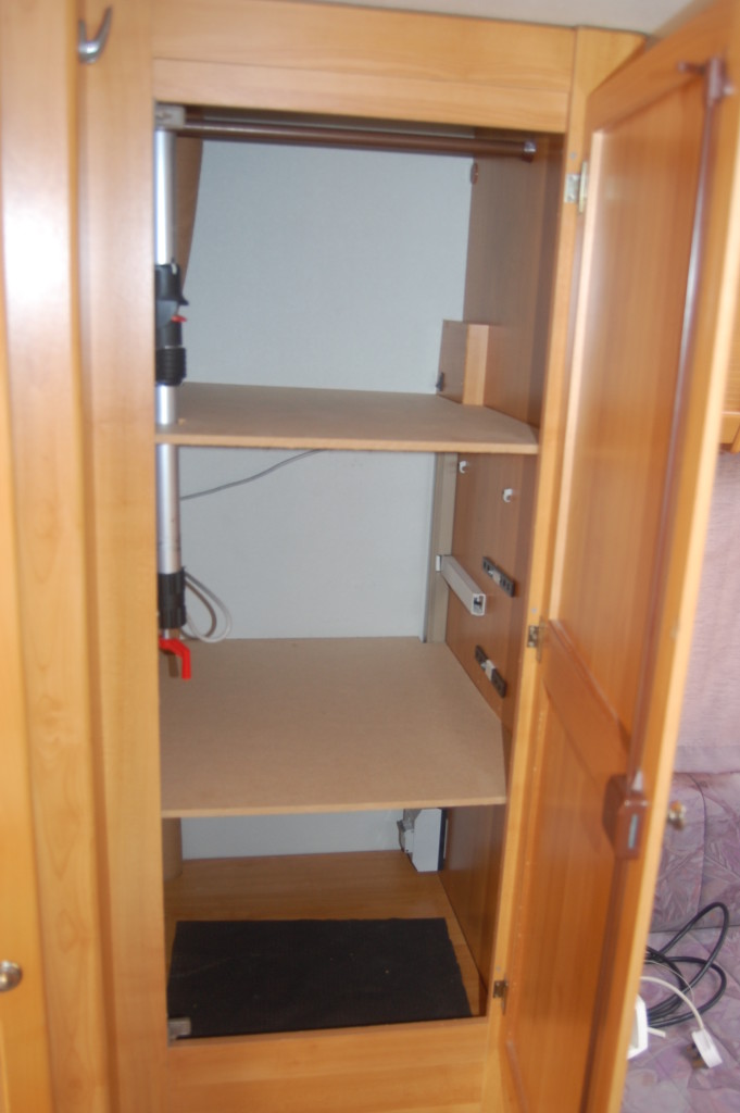 motorhome wardrobe shelves - packing tips