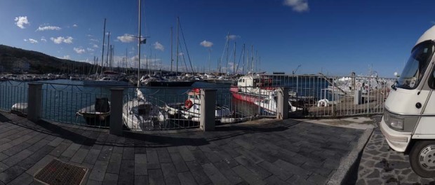 Water tap just to the right, behind the fence at Vibo Marina, not far to carry!