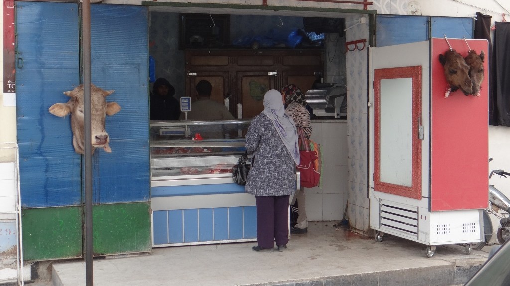 Camel or beef for tea, you can tell their fresh by what's hung up outside!