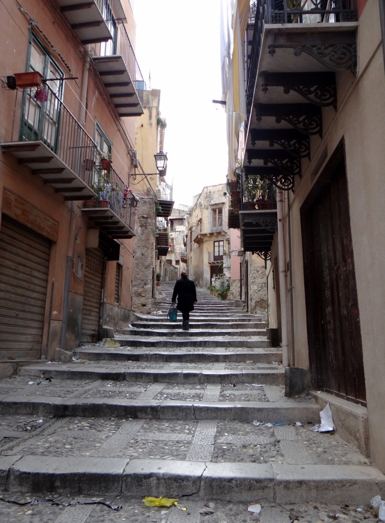 Climbing around Termini Imerese looking for the post office!