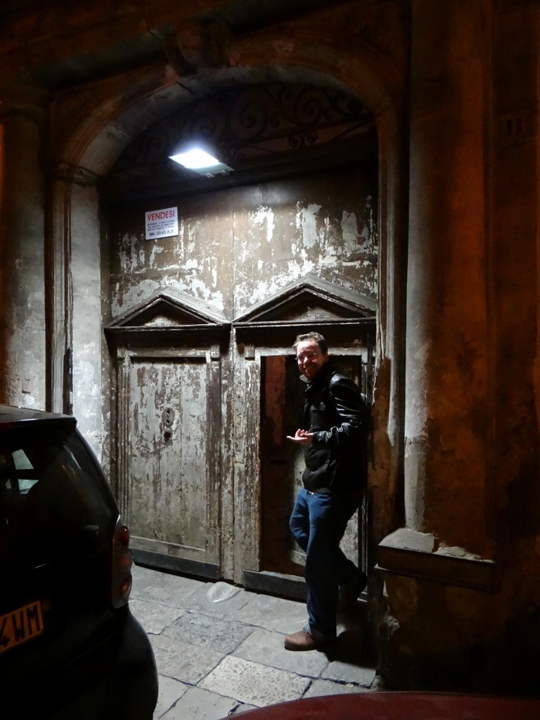 The unmarked door to the tile museum - you need to know about it to find it!