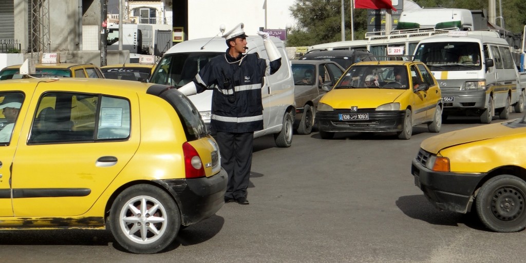 Traffic control in Medenine - it was needed, there was a lot of traffic (which we saw twice as we missed the turning first time!)