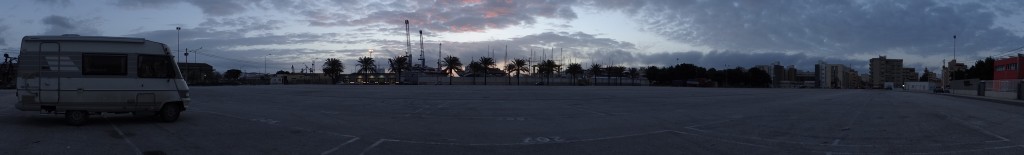 Today's Thursday, which is market day in Trapani, so this place was packed at 3pm. It's now totally deserted, we have several football fields of space to ourselves.