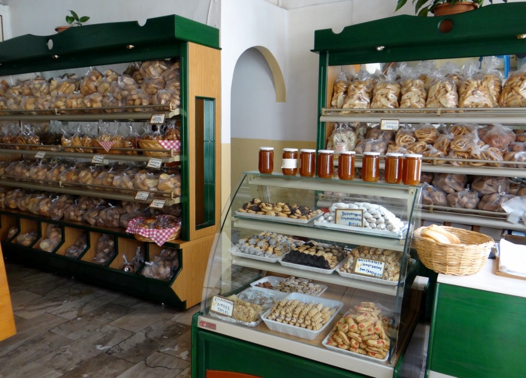 After a cool drink in the main square we stopped off at this tiny bakery and bought a feta pie and a meat (cheese and ham!) pie for lunch. 