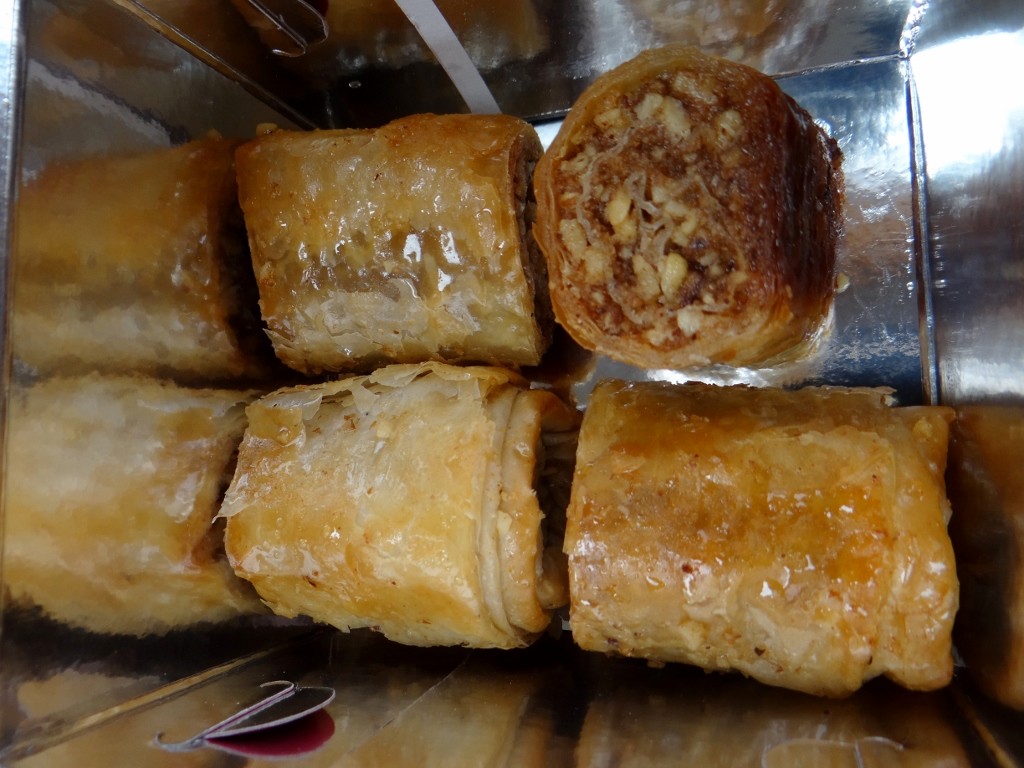 hmmmm baklava - in a mirrored box so you think you have loads :)