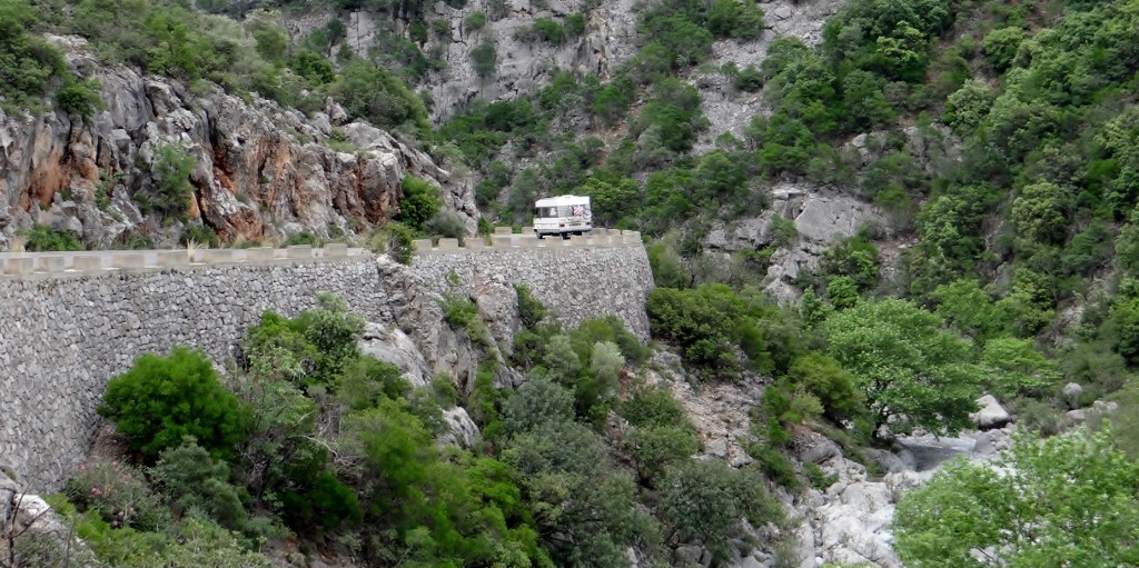 Come back Dave - he's off down the gorge without me