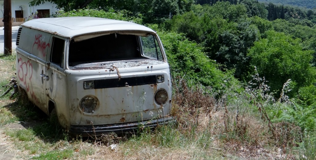 So many old VWs here in fields and by the roadside, the flatbed truck has taken over their role - poor things.