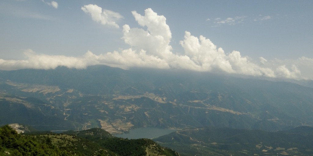 Amazing views from the free road - somewhere by the lake is the motorway!