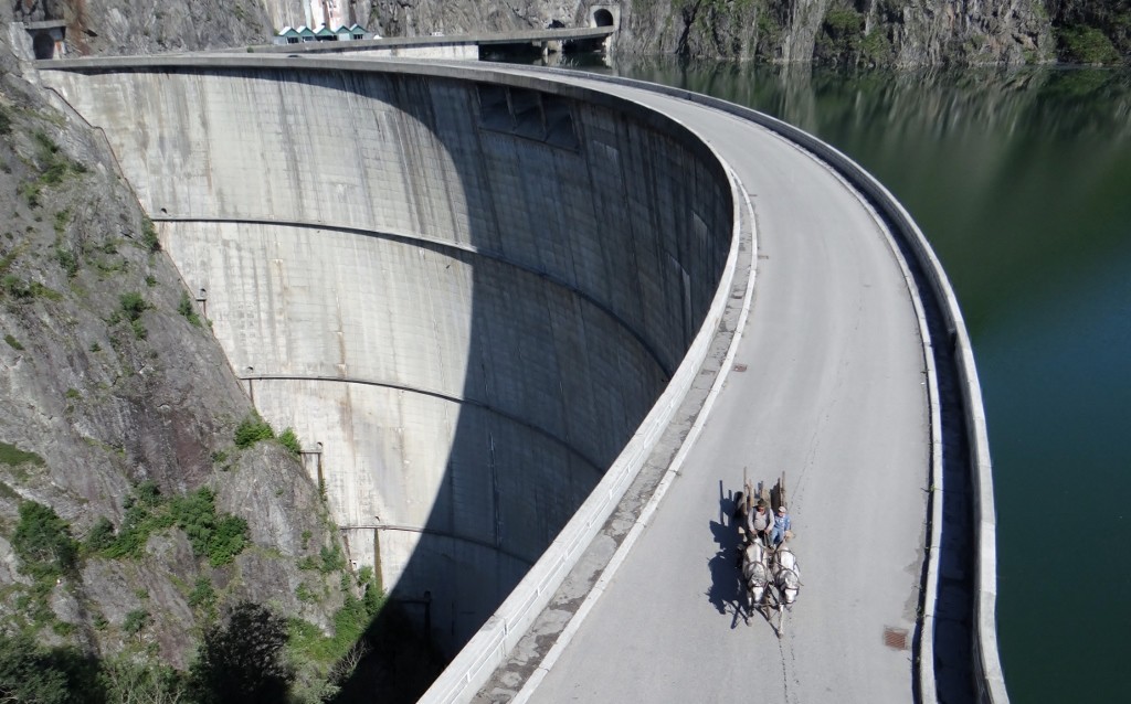 High tech Vidraru Dam being crossed by low tech horse and cart. So glad we don't have to be the ones to climb the ladders on the side of the dam, or the ageing walkways!