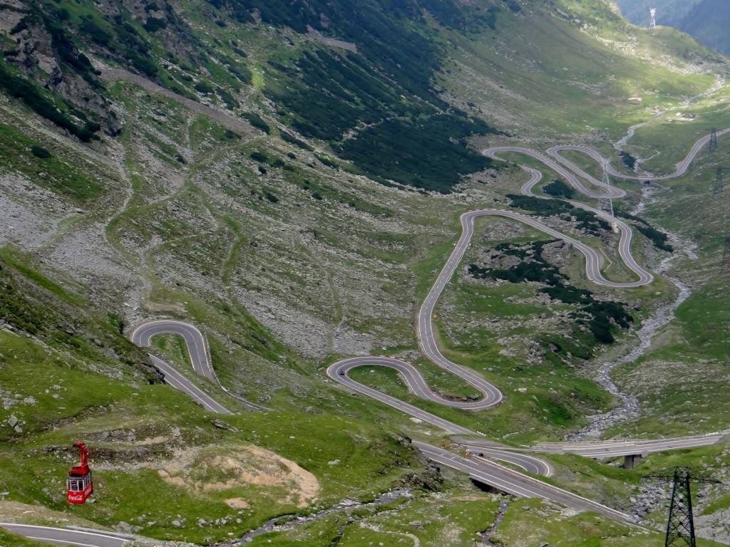 The cloud clears and we get our first view of the other side of the Transfăgărășan