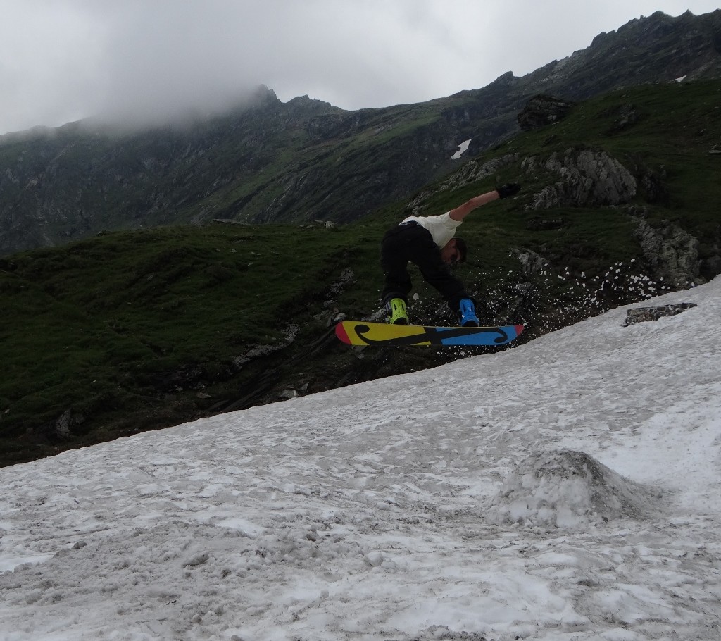 This is George. He and his mates set up a jump in the snow next to the car park, so we could watch them from Dave's windscree! They brought supplies of beer and his Dad's moonshine (made from plums). Jay wandered over to take some pics and an hour later was helping them see off some of the more potent stuff, which at 50% proof kept him warm for the rest of the day (until he had to have an afternoon nap!)