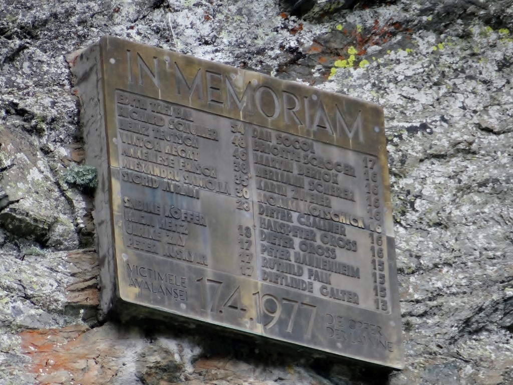 George told us about this memorial just above Balea Lake, it's dedicated to a school group who died here in an avalanche, their bodies couldn't be recovered until the following spring - now this area and the pass is closed from October to June.