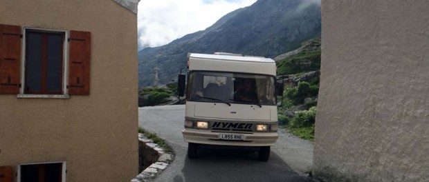 Smokin' Dave squeezes out of the parking at the Col.