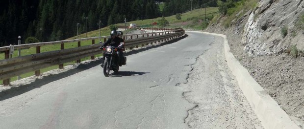 Rubbish road makes it super narrow