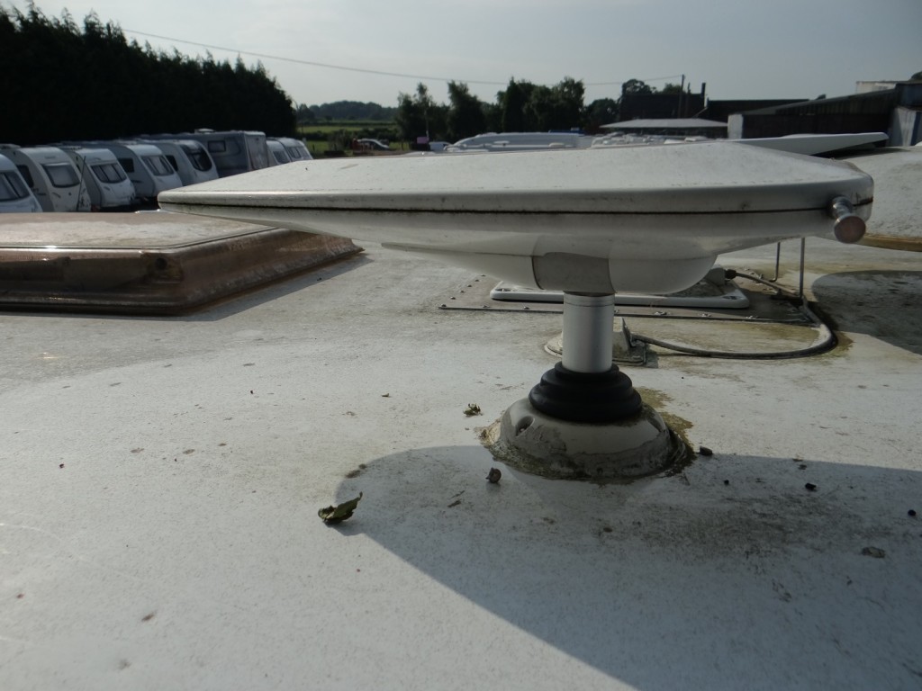 Status TV antenna motorhome roof