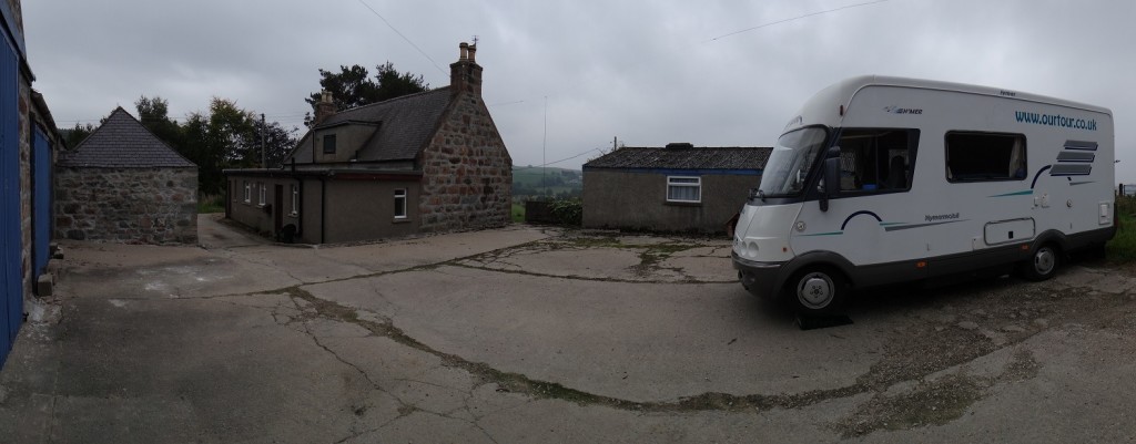 Last night's kipping spot at Roger's. No frost, and the heating kept us toasty in here.