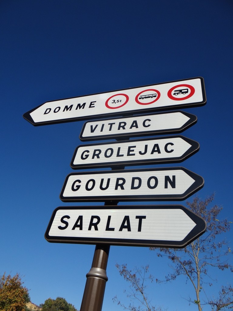 Domme this way, but please don't try and get your motorhome in here.