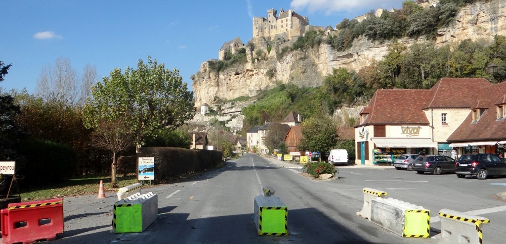 You can't get to Beynac unless you can get through these blocks!