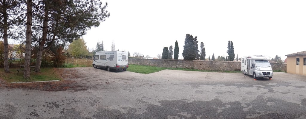 Free aire at Monpazier. We've since been joined by vans from Germany, Belgium, France and the Netherlands.