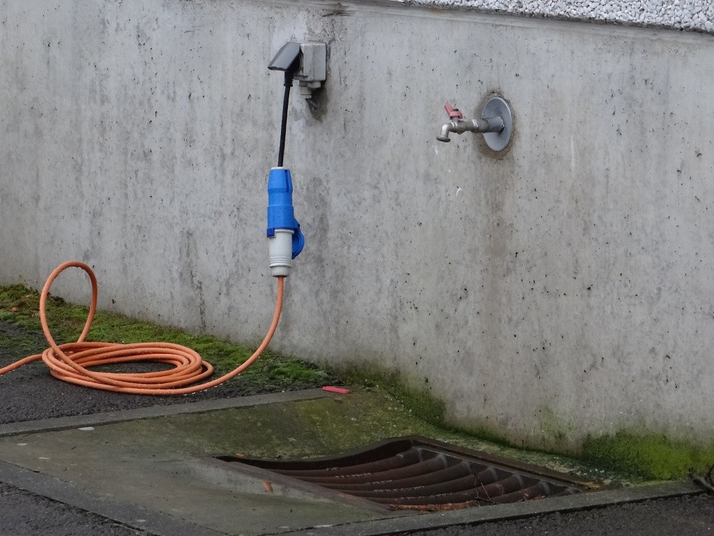 Check it out! Our own (FREE!!!) electricity, water and drain/loo-empting point.