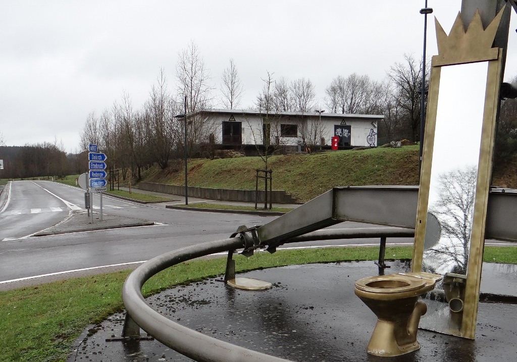 The roundabout next to us has a toilet on it. A gold one. Go figure.