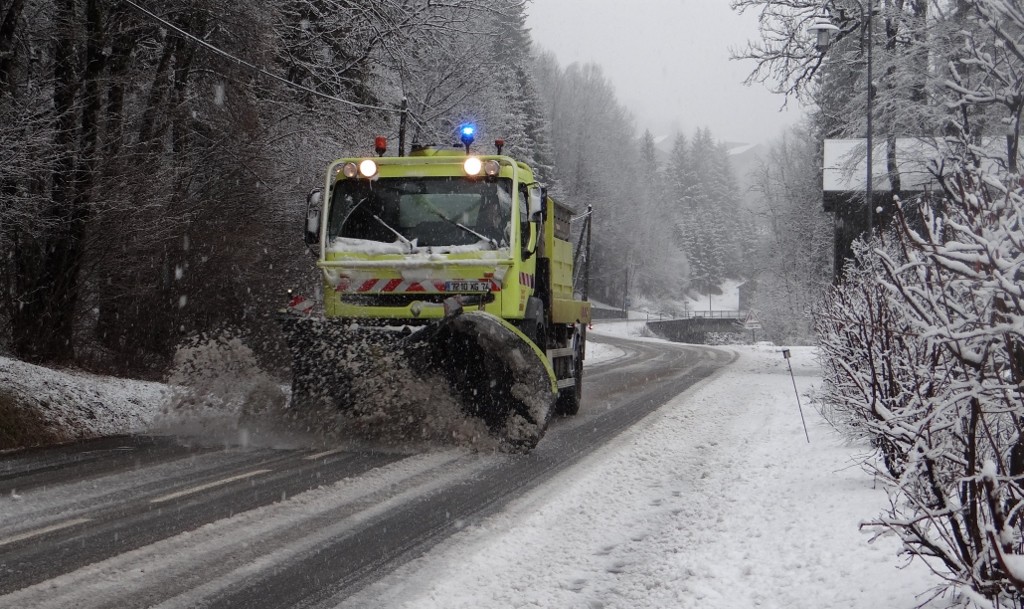 Snowplough man clearing the road behind us. If you look closely, you might spot he's on the phone.