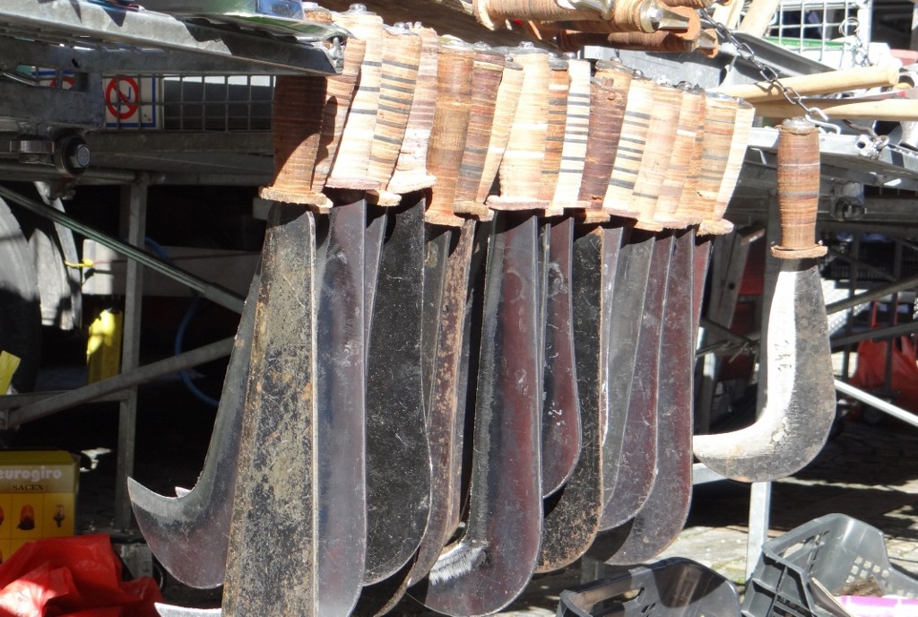 I'm not sure, but my guess is these puppies are used for pruning vines.