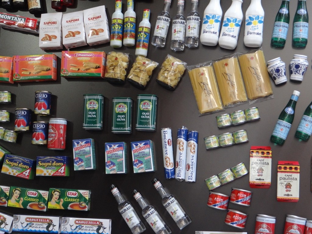 Dave pointed these fridge magnets out, teeny weeny little versions of the real thing