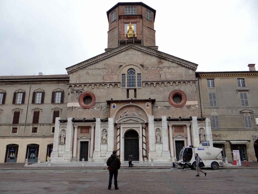 Cleaning up outside the Duomo