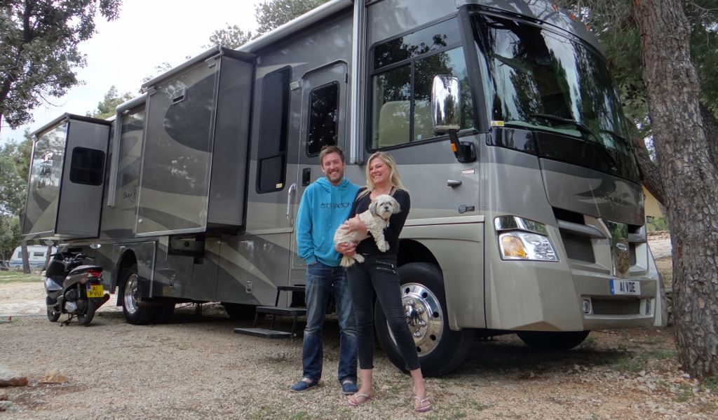 Phil, Liz, Bridget (le pooch) and the Beast