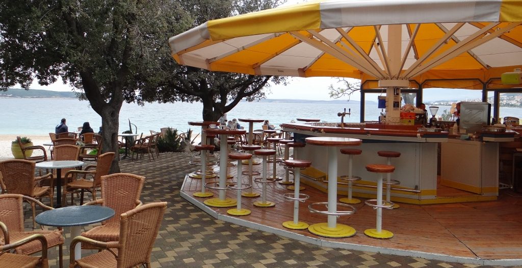 Beach bar in Selce