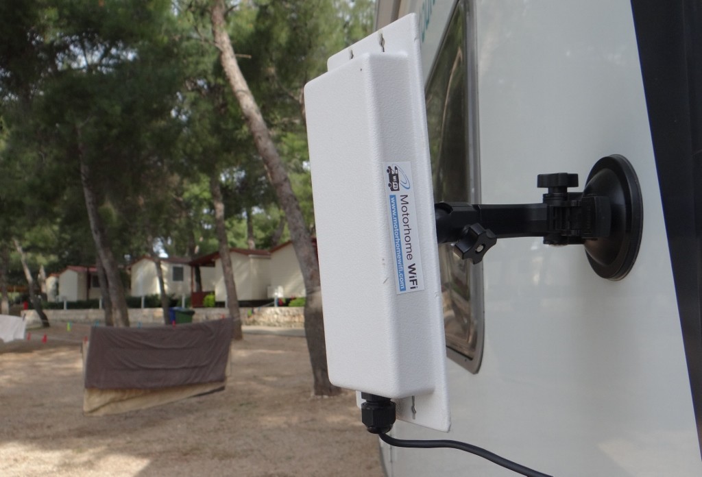 Our Internet WiFi aerial connecting to a network 3km away!