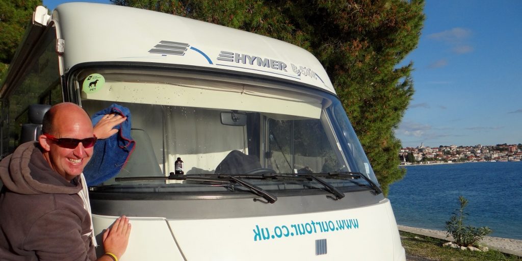 Richard giving Zagan a Caravanbrite pampering