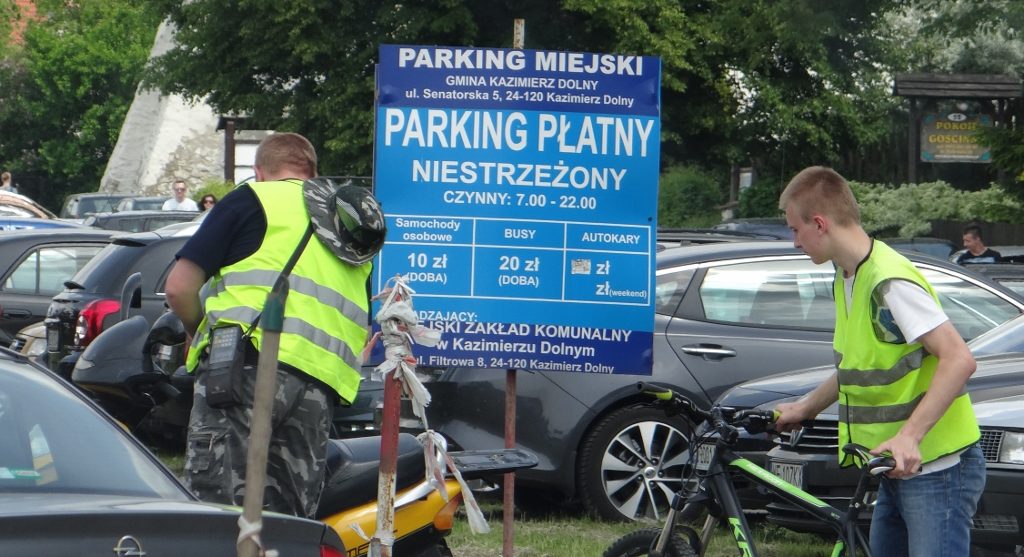 Huh? It's more expensive when it's busy? Nah, 'busy' means 'bus'