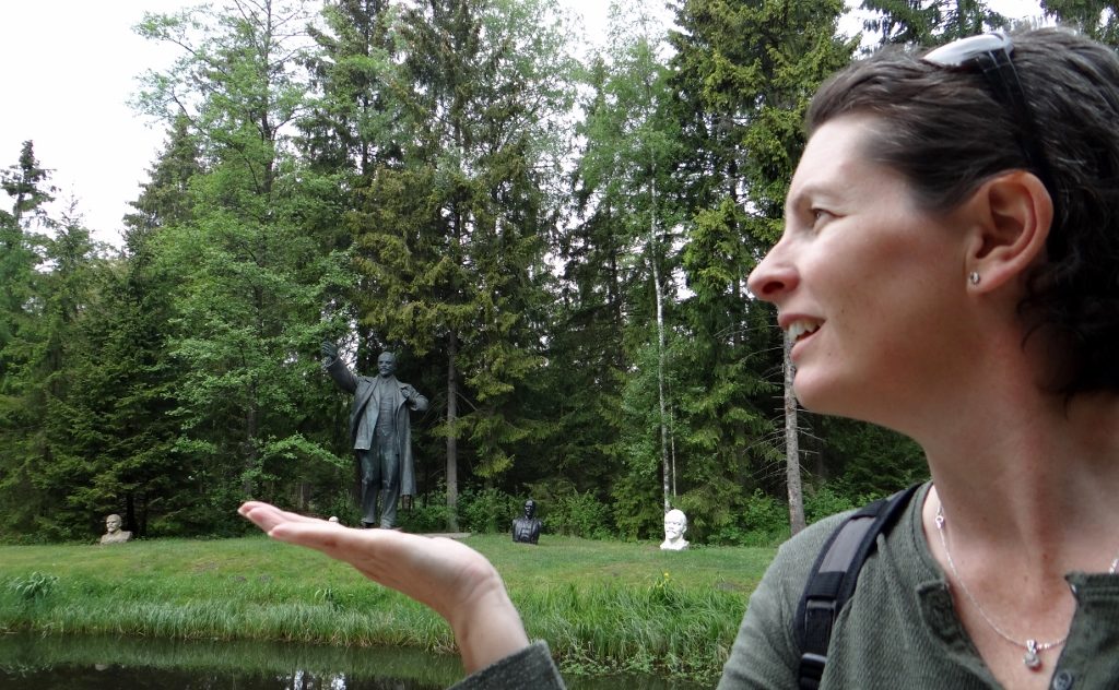 Oi, put that Lenin back!