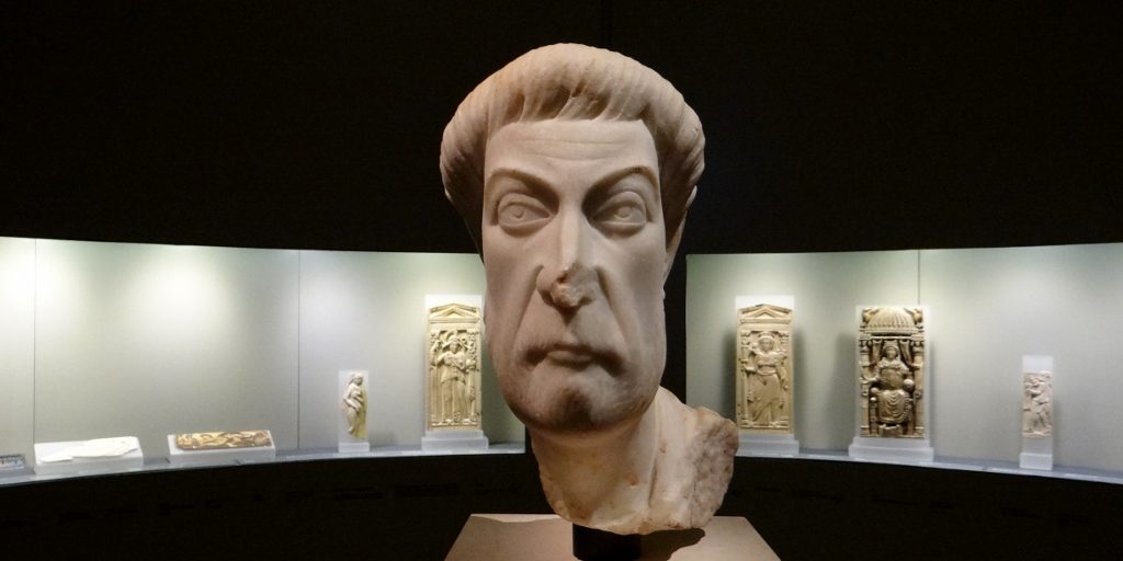 Statue The Kunsthistorisches Museum, Vienna