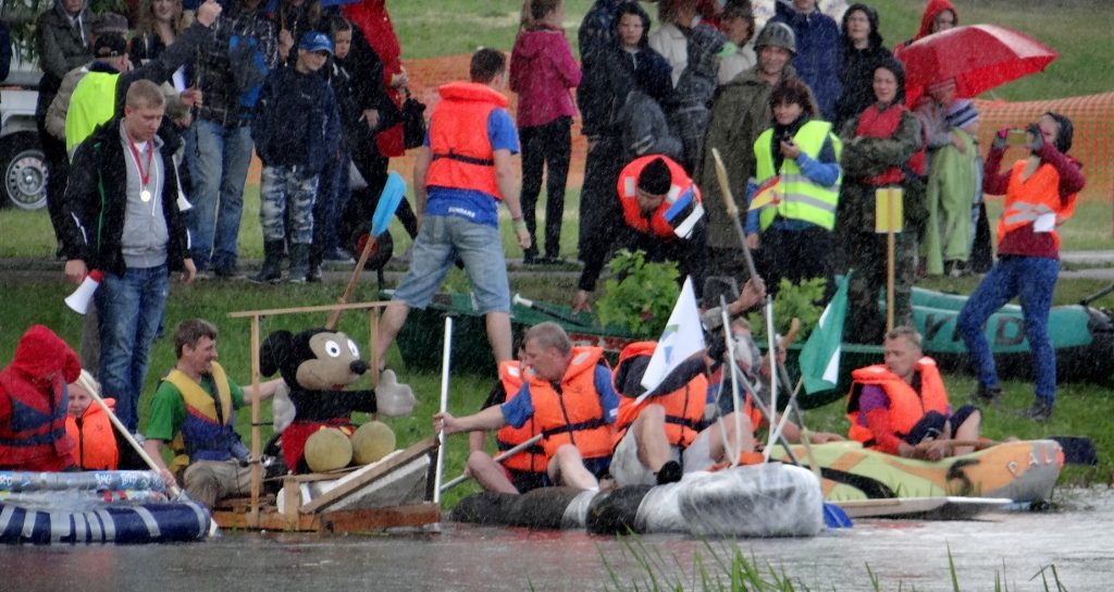 The Pedeli Bat Rally gets underway. Even Mickey failed to get a laugh. It wash lashing it down mind?