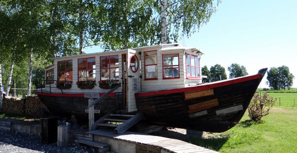 The bar at yesterday's camp