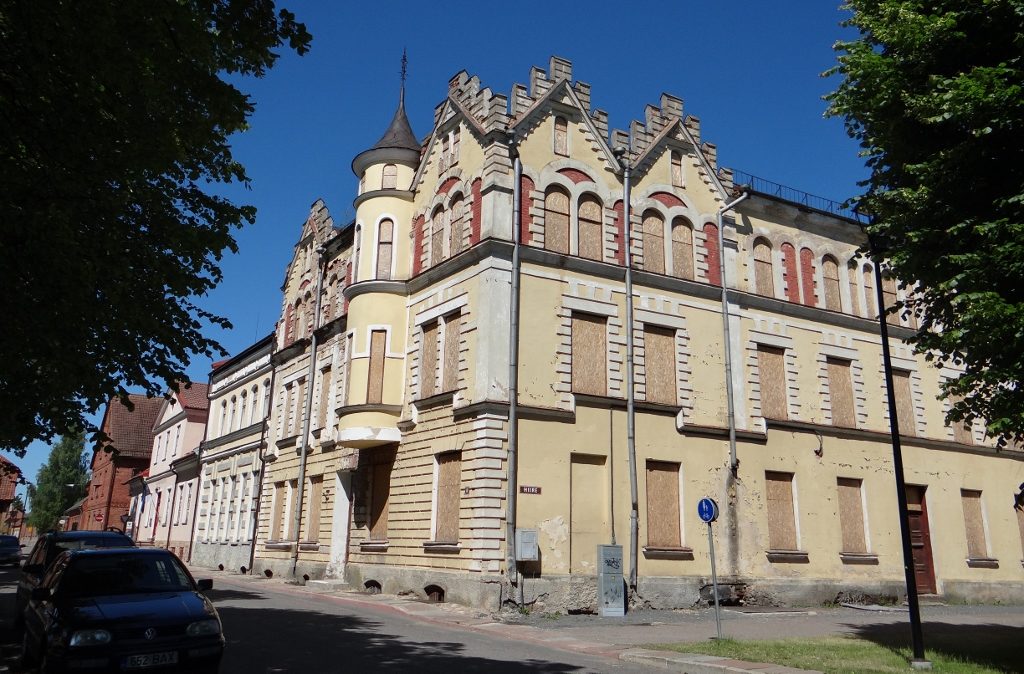 Most of the town's in good nick. There is a bit of development opportunity here though still...