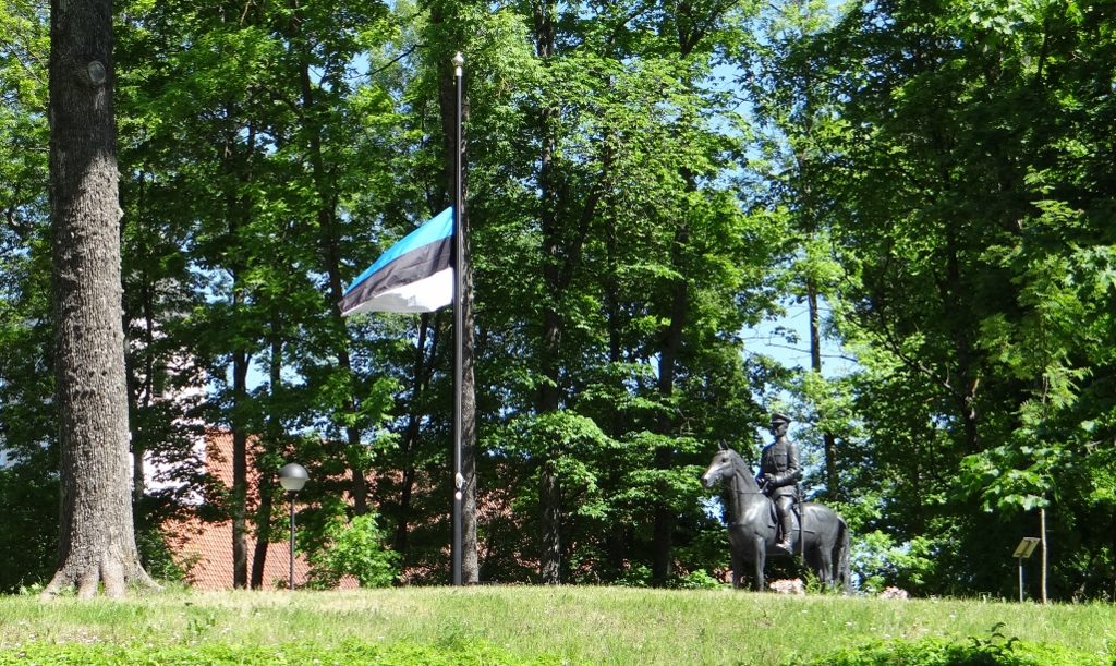Official flags are at half mast or have black ribbons tied to them. We don't know why, but the news is full of a maniac shooting 50 people in the US, so could be a showing of solidarity