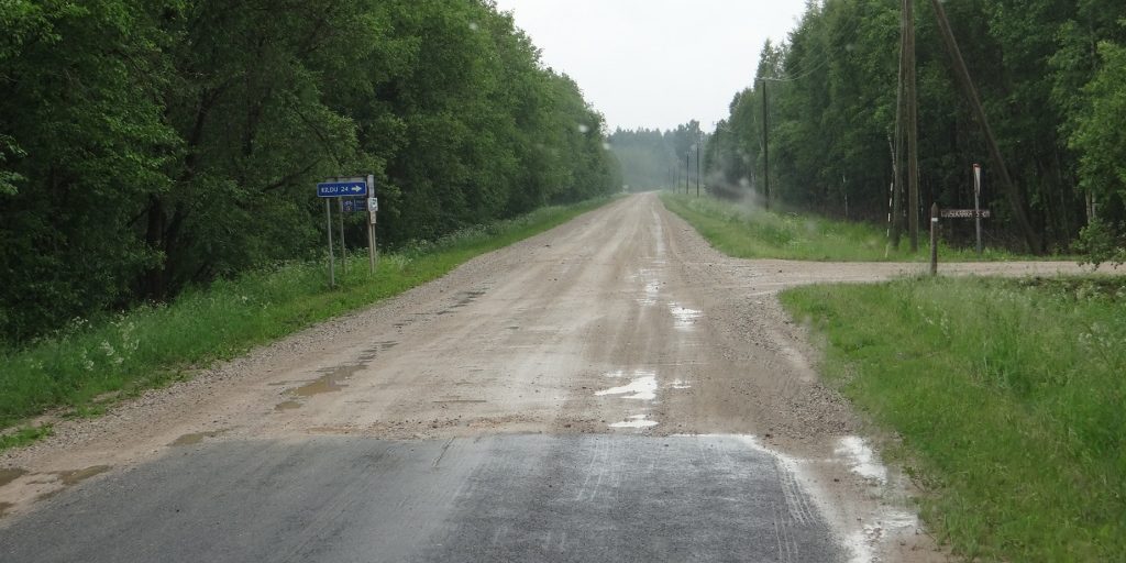 Soomaa! Why doth thou roads run rough?