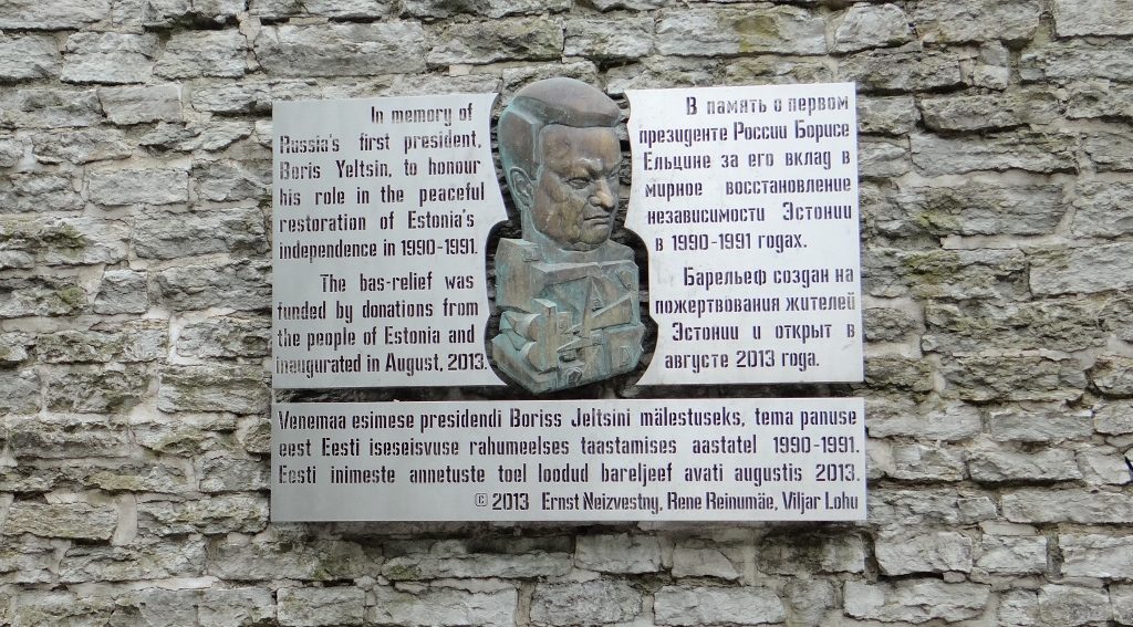 Boris Yeltsin took some serious risks to help Estonia split from the USSR without the tanks rolling in