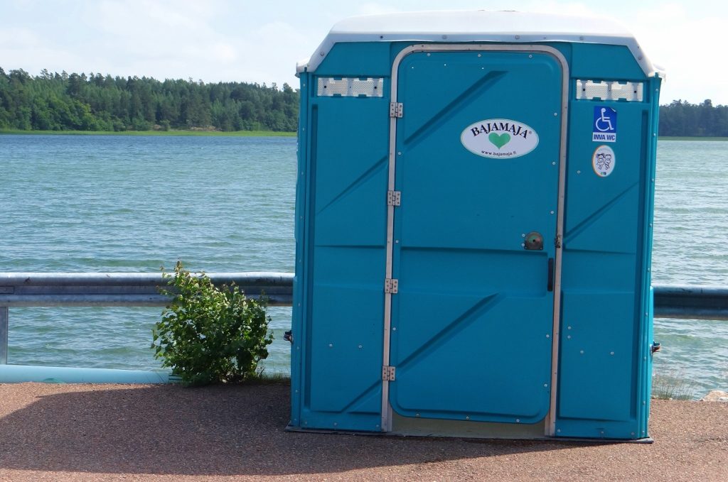 Today's first: a handicapped portaloo. Never seen one of 'em before