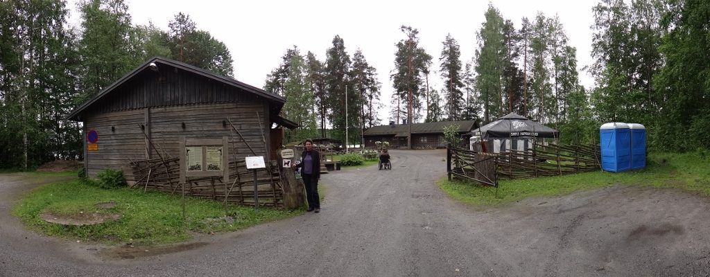 Jätkänkämppä Lodge with the smoke sauna by Lake Kallavesi, about a 600m walk from where we're parked
