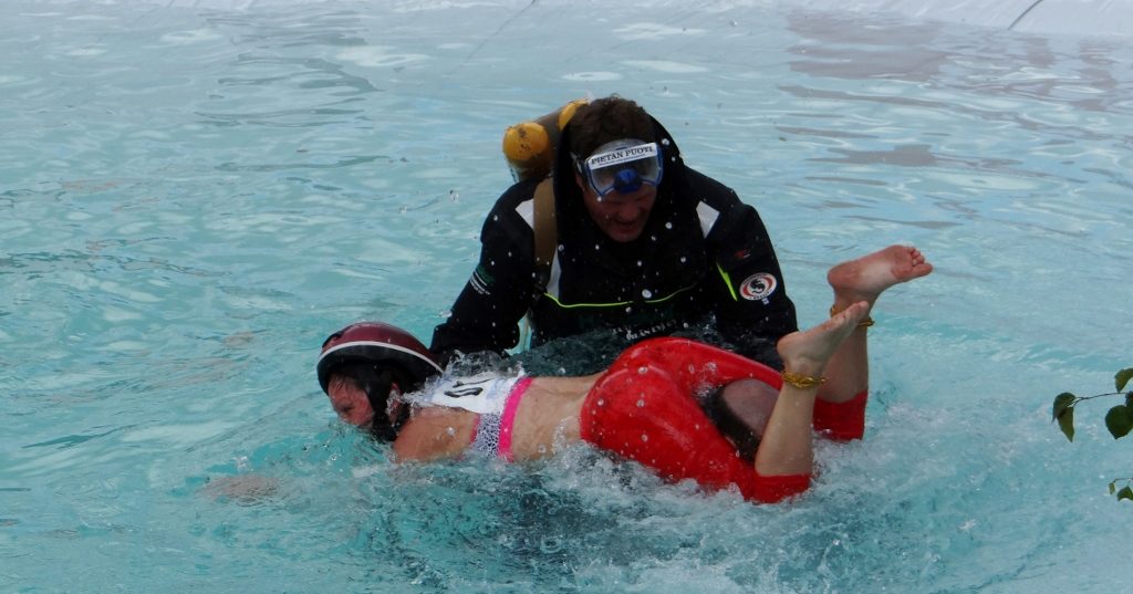 But sadly forgot the 'no drowning rule' and had to be rescued. He then promptly gave up and was handed a beer by a spectator. I suspect it might not have been his first of the day...
