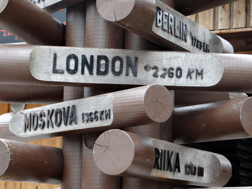 Distance to London from Santa Village Rovaniemi Finland