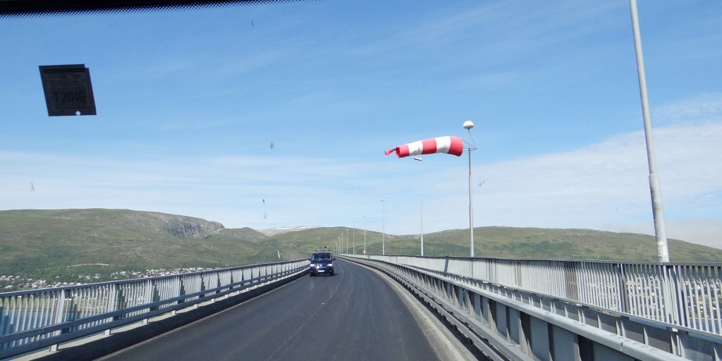 Bit of wind on the bridge from Tromosya!