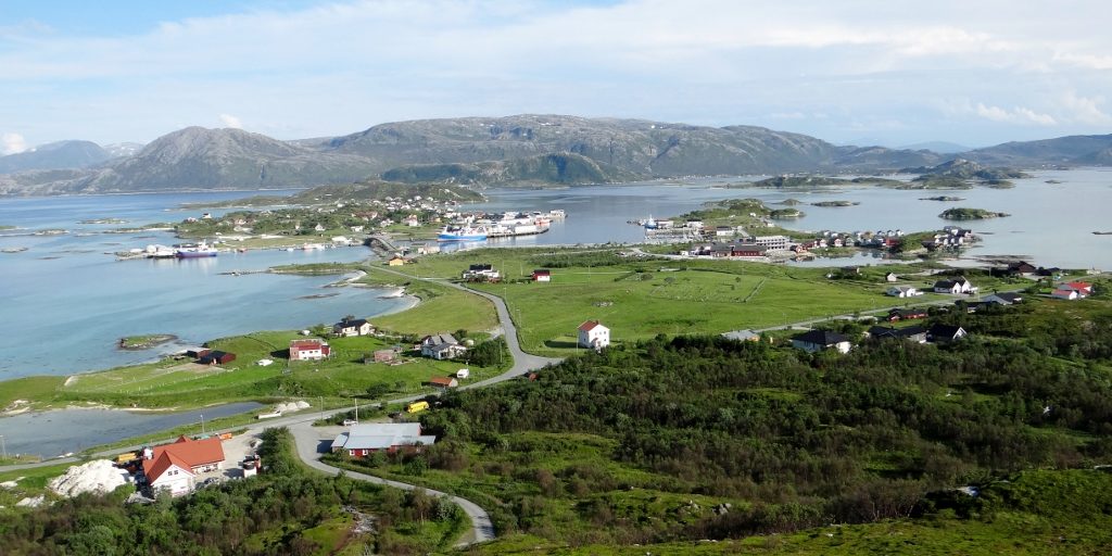 Looking out over Hillesøya and Sommarøya 