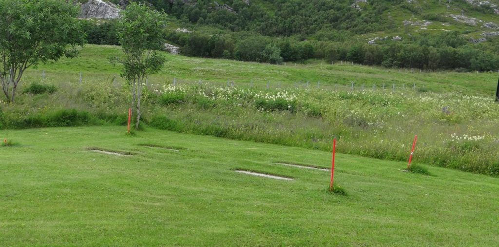 I looked at this car parking place for a minute, thinking there was something odd about it, then noticed the snow-poles at each corner. Must be one hell of a place here in winter