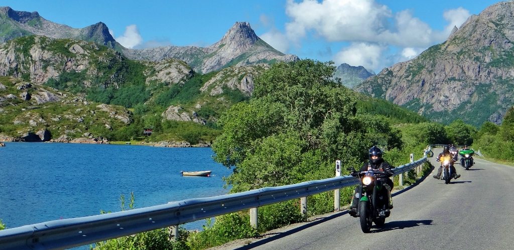 More Harleys heading for the meet